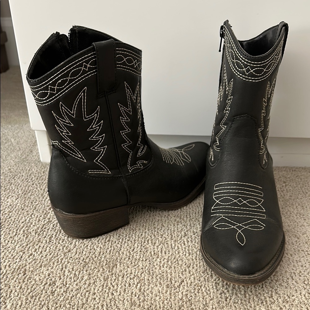 Coconuts by Matisse Black Ankle Booties Western Style